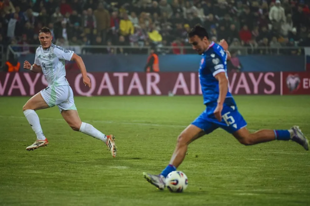Incidencia entre Eslovaquia (de azul) e Irlanda del Norte. Foto: EFE.