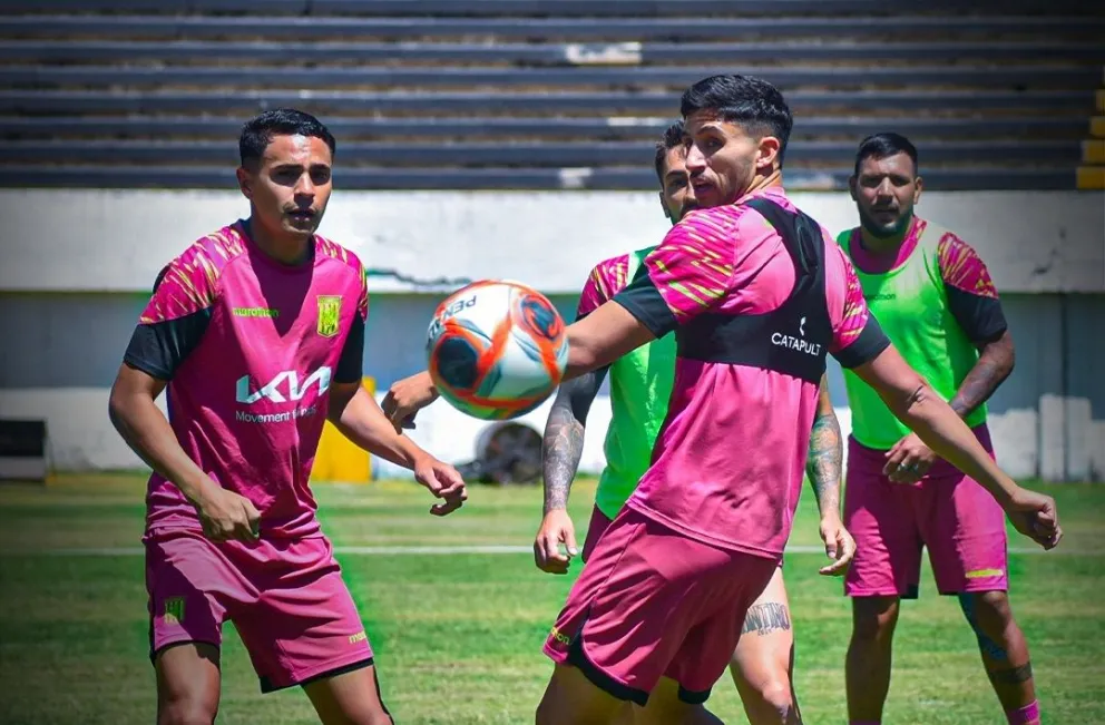 Un entrenamiento anterior del conjunto atigrado. Foto: Club The Strongest.