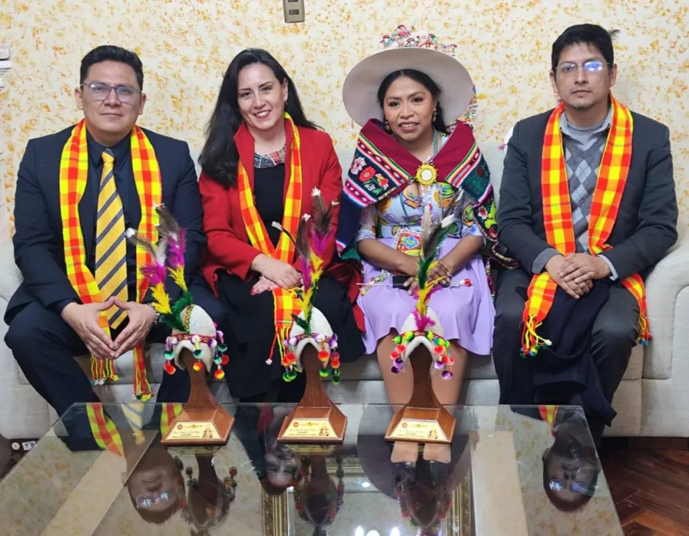 La magistrada Paola Prudencio (segunda de la izquierda) junto a otros jueces del TCP, elegidos de forma reciente. Foto: TCP