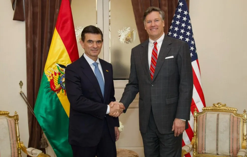 El presidente Rodrigo Paz y el subsecretario de Estado de Estados Unidos, Christopher Landau. Foto: ABI