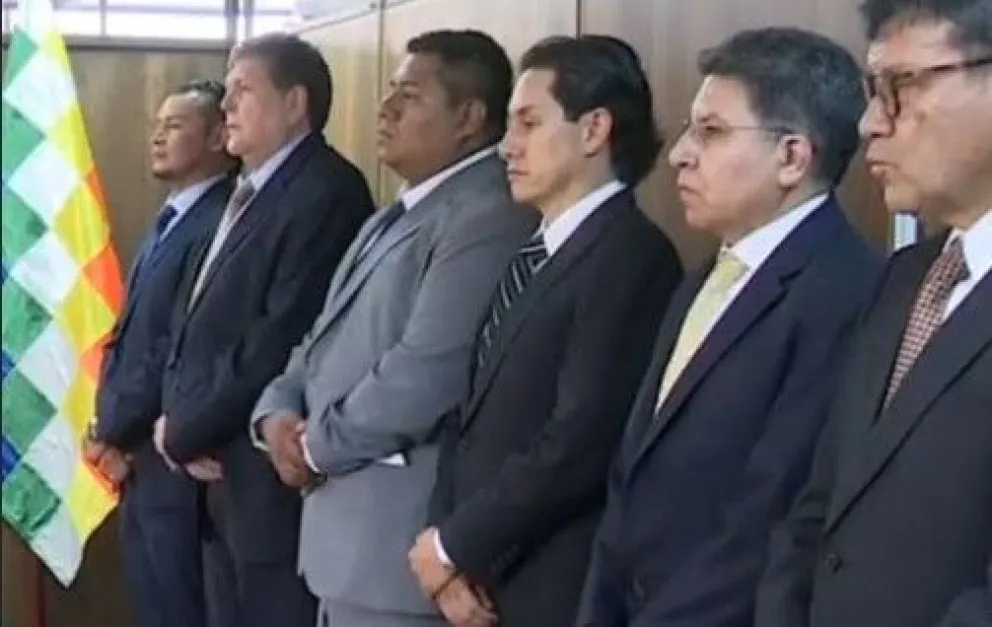 Las nuevas autoridades designadas. Foto: Hidrocarburos