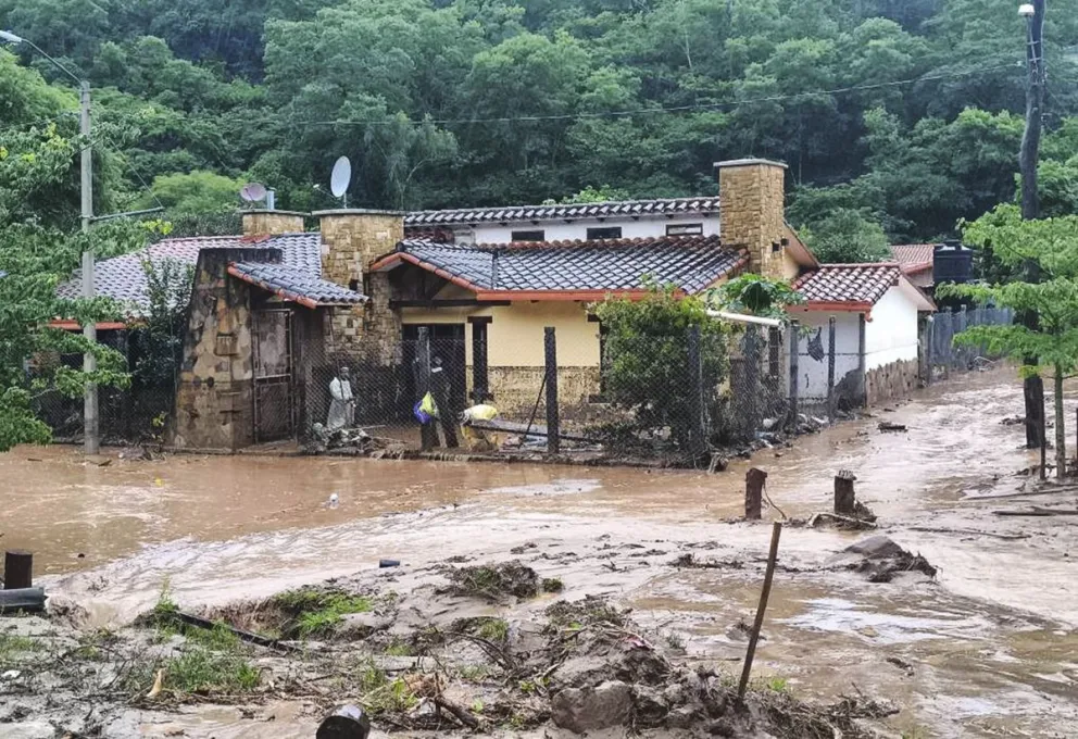 Una de las casas dañadas por las inundaciones. FOTO: APG
