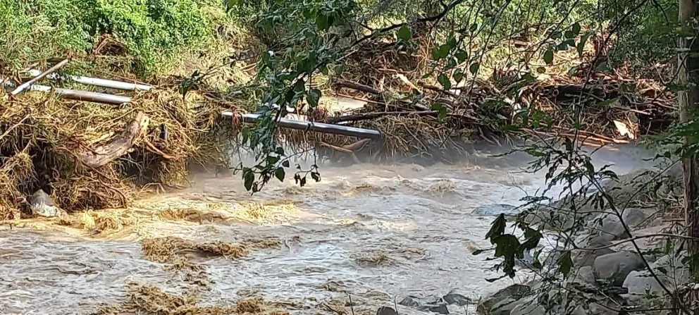 El conducto dañado en Santa Cruz. FOTO: YPFB