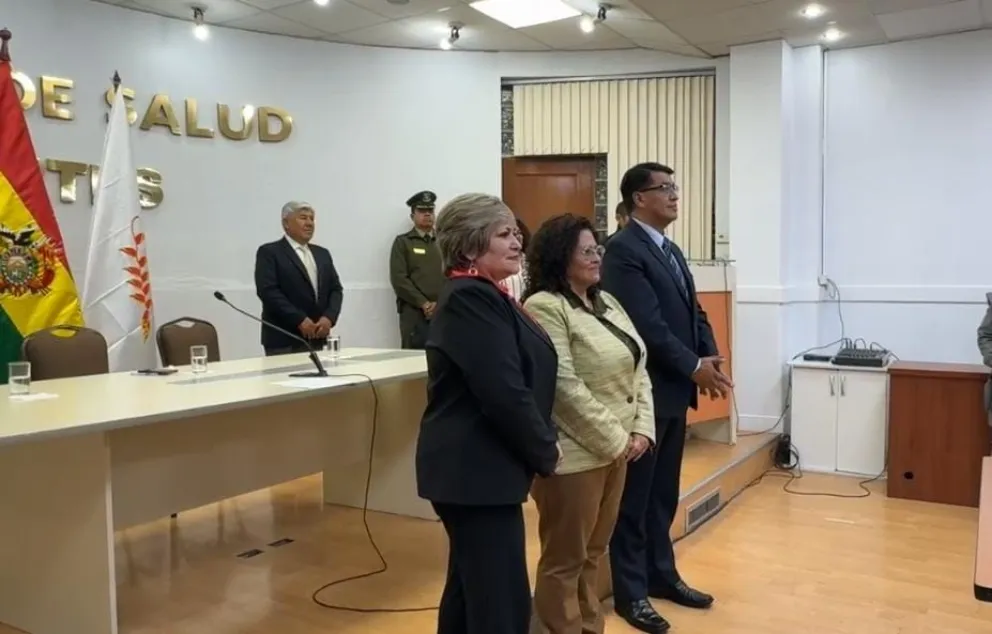 El acto de posesión de las nuevas autoriades de salud. Foto: Captura