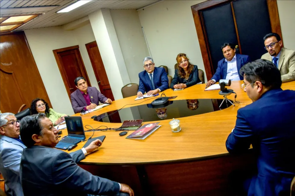 La reunión entre el ministerio y los galenos. FOTO: Ministerio de Salud