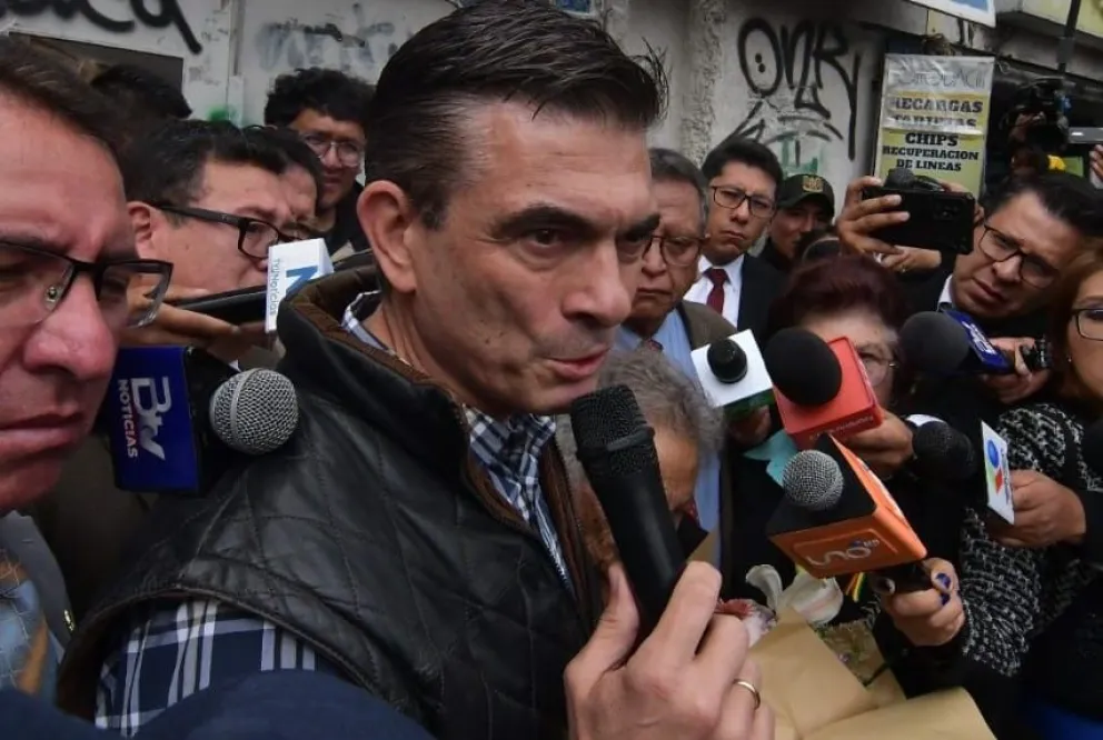 El presidente Rodrigo Paz, este jueves en diálogo con los medios. Foto: APG