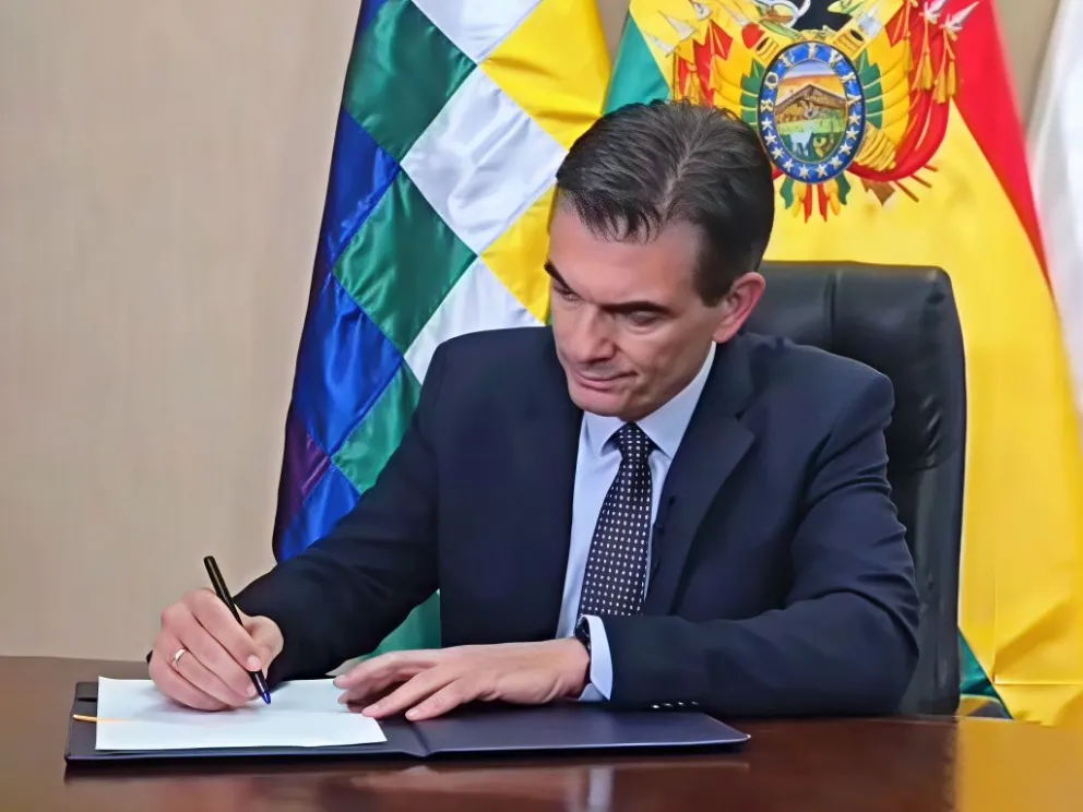 Presidente Rodrigo Paz promulga  la norma para la realización de las Elecciones Subnacionales. Foto: APG