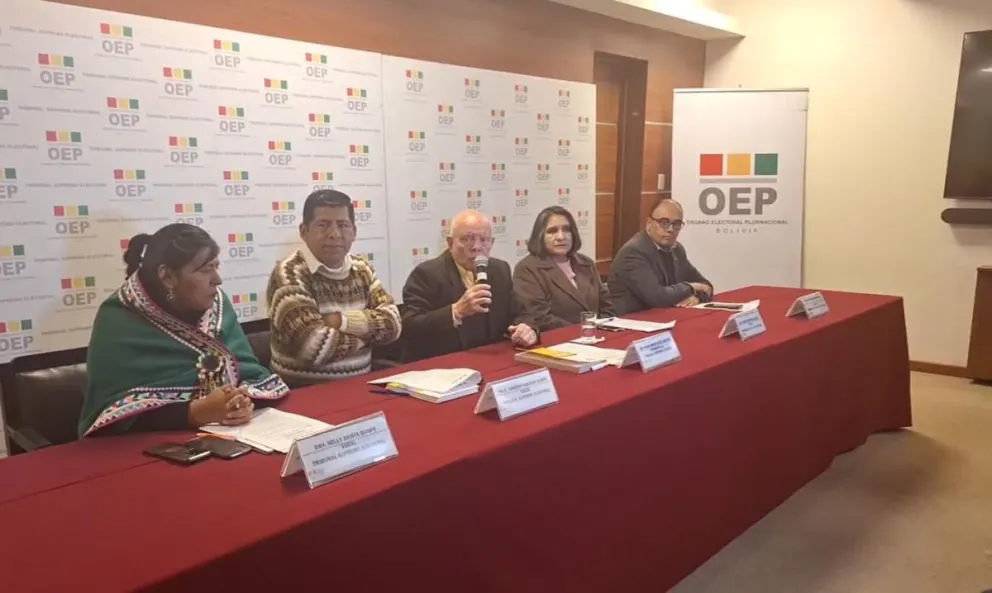 Los vocales en la conferencia de prensa. FOTO: Paulo Lizárraga / Visión 360