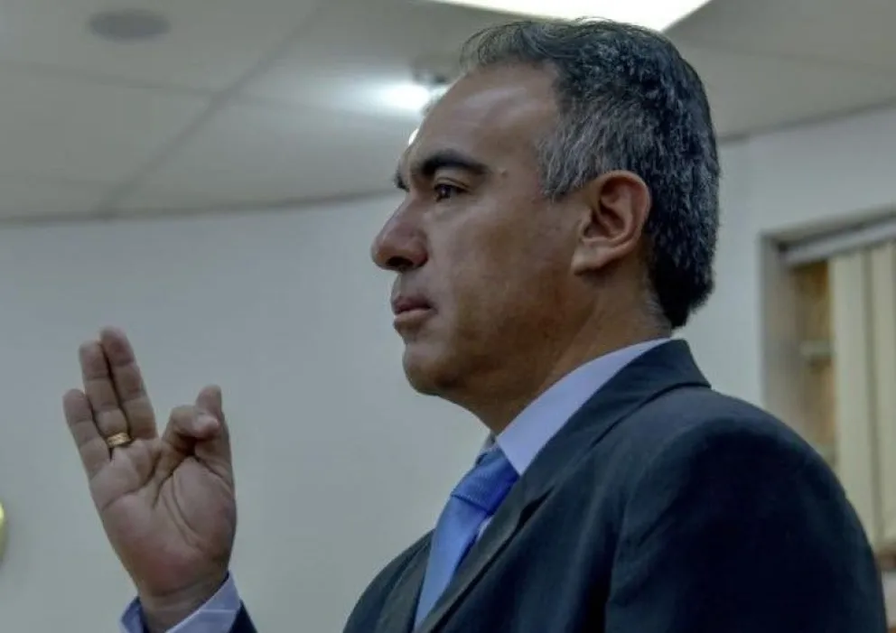 El viceministro de Deportes jura a su  cargo. Foto: Ministerio de Salud