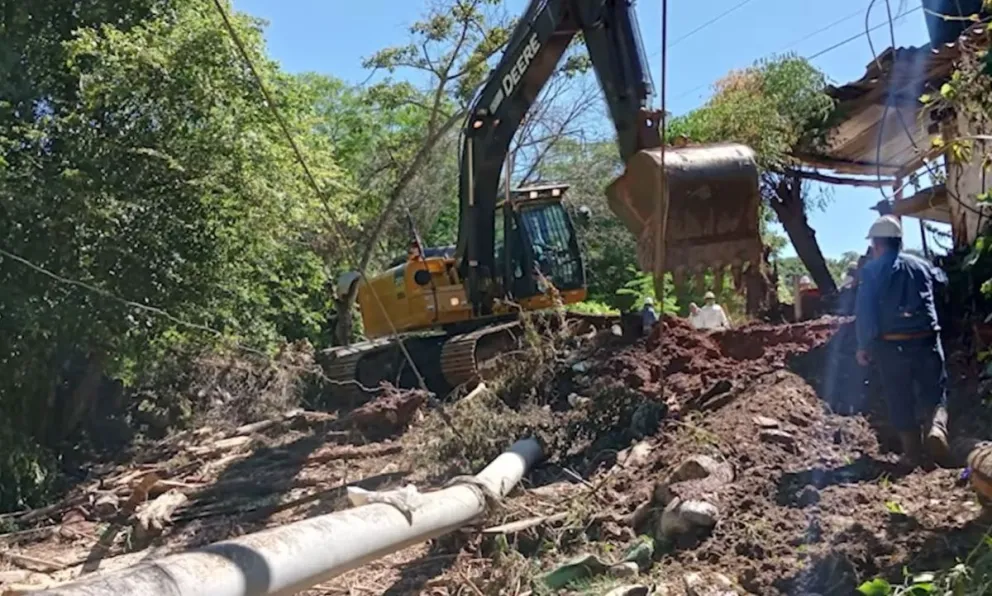 La reparación del ducto en la zona Las Cuevas, en Samaipata. Foto: Captura de video