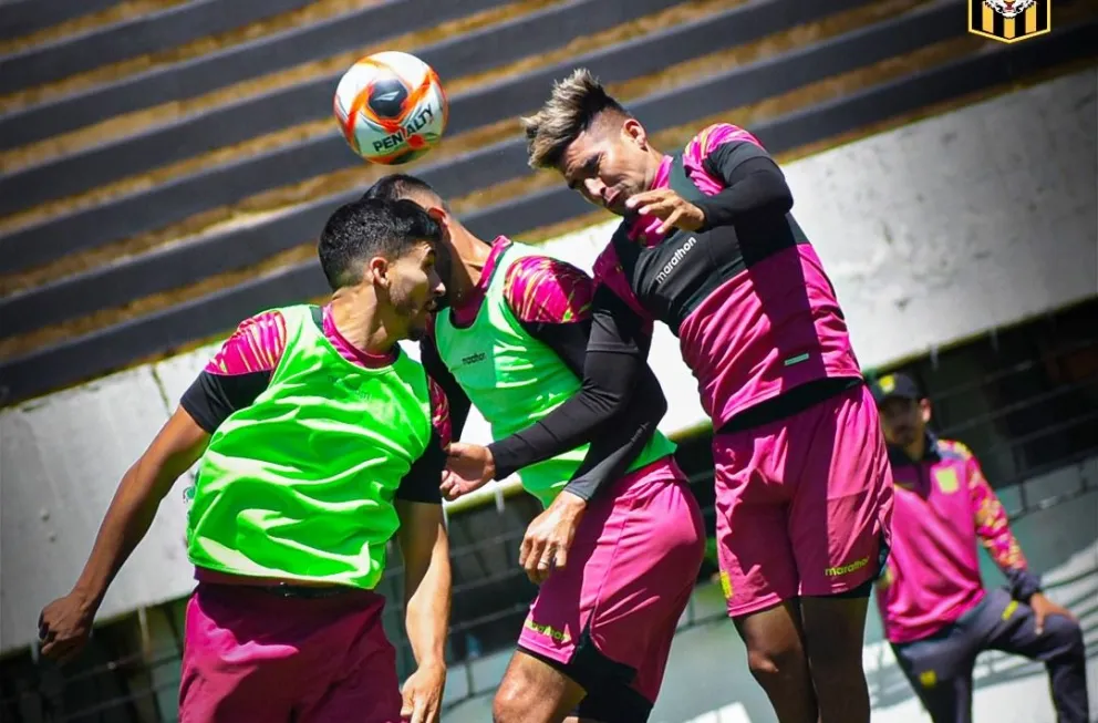 Los aurinegros cerraron ayer sus aprestos en la zona de Achumani. Foto: TS