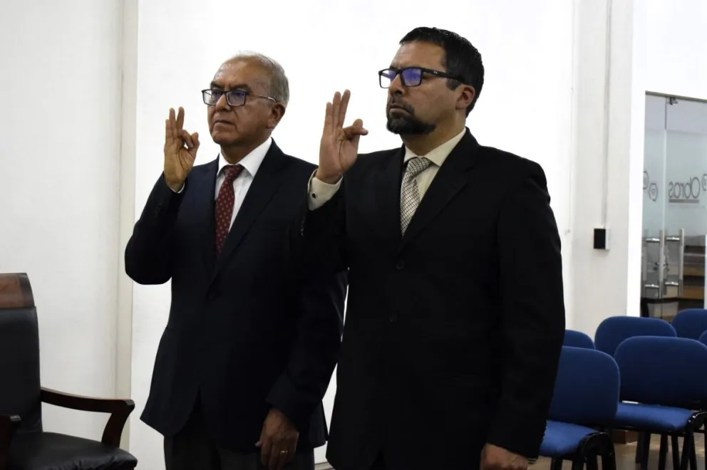 Los viceministros de Telecomunicaciones, Wilber Salvador Flores Bustillos, y de Vivienda y Urbanismo, Joshua Alfredo Bellott Sáenz. Foto: MOPSyV