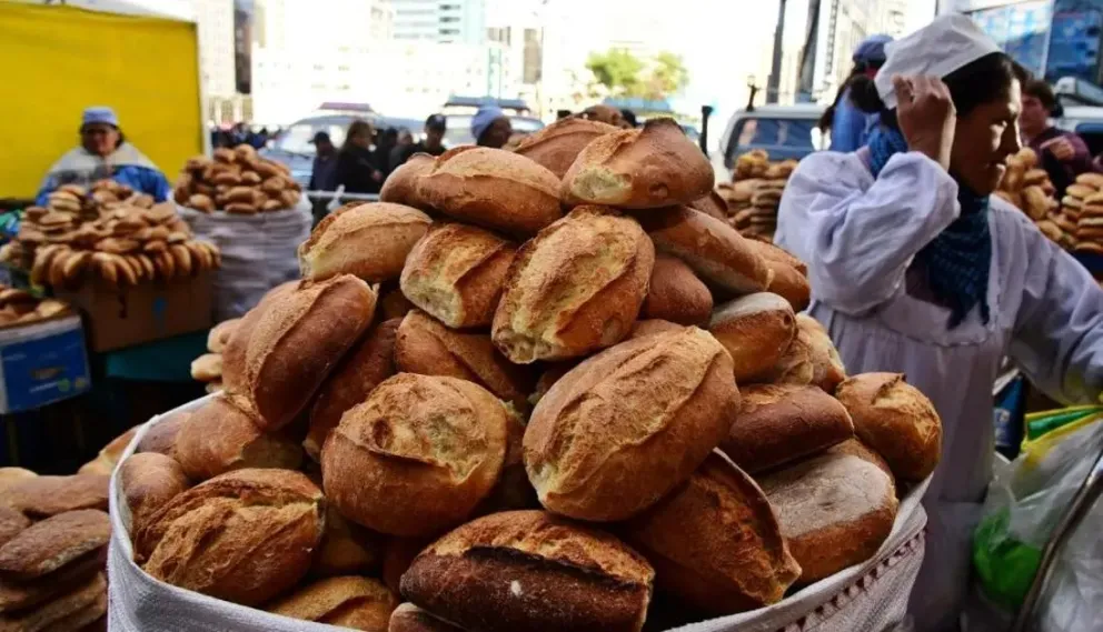 Venta de pan de batalla en la ciudad de La Paz. Foto: Unitel 