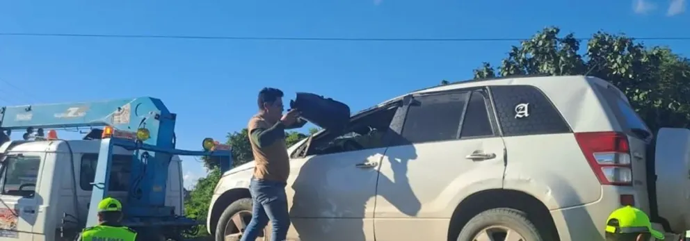 Uno de los dos vehículos sufrió un accidente. Foto: Palenque TV.