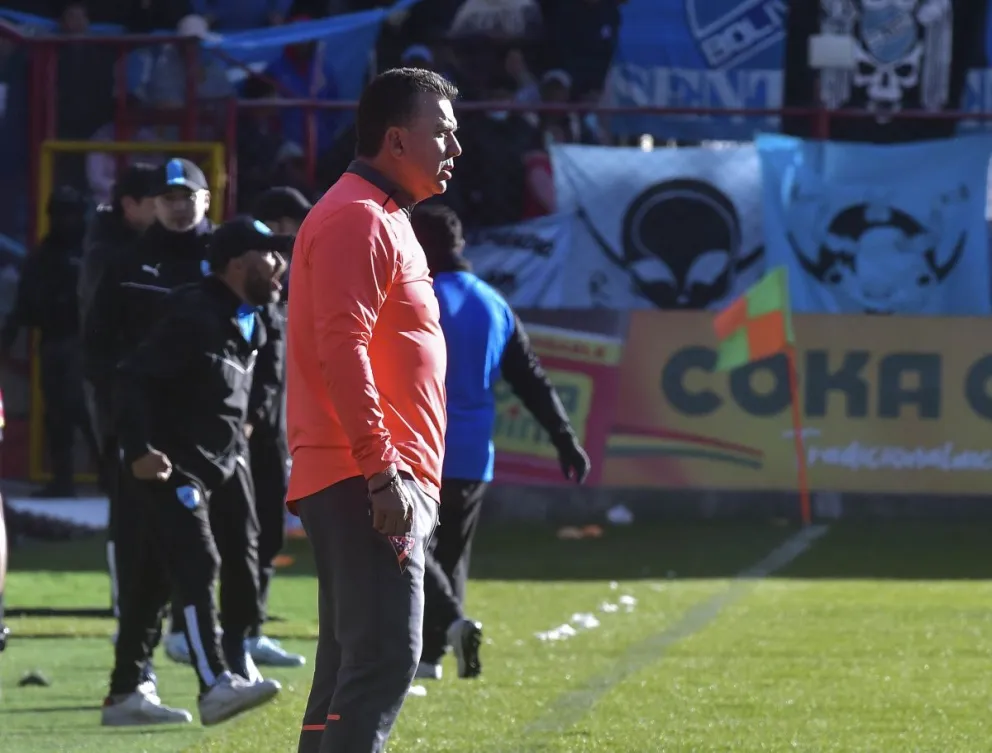 Baldivieso observa el compromiso en Villa Ingenio. Foto: APG.