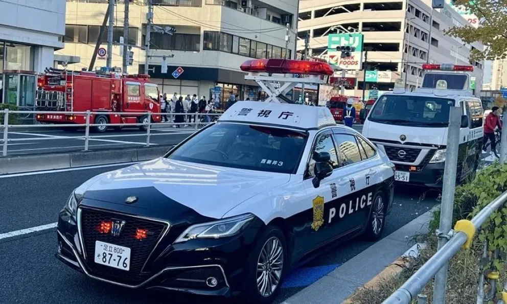 Coches de policía en el lugar del atropello múltiple registrado este lunes. Foto: EFE