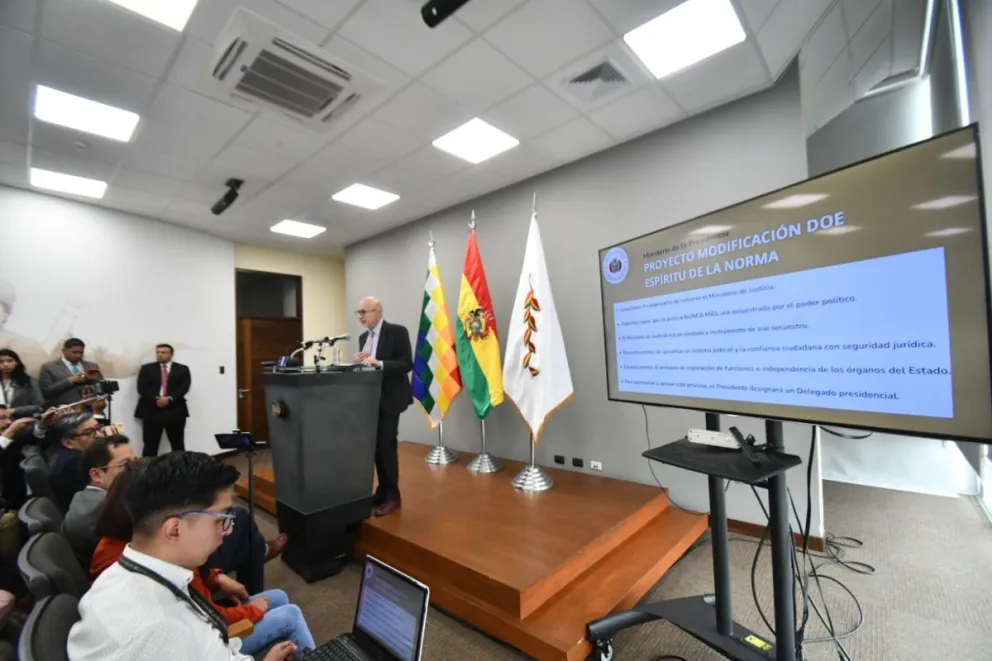 El ministro de la Presidencia, José Luis Lupo, en la conferencia de prensa de este lunes. Foto: APG