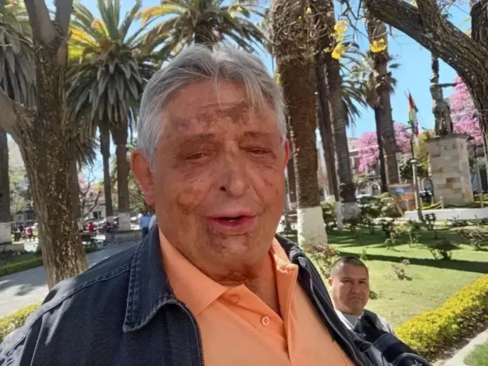 Jaime Paz en la plaza central de Tarija. FOTO: El País de Tarija.