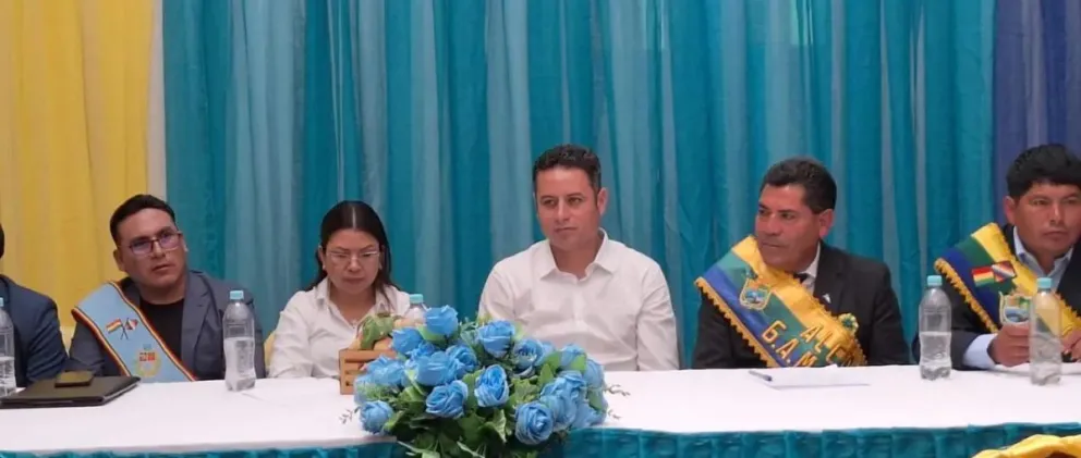 Edmand Lara y Diana Romero en los actos de festejo de Arani. FOTO: Unitel