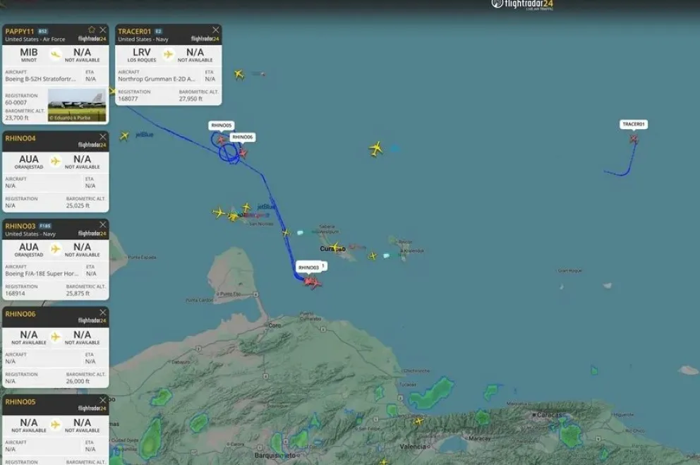 Imagen tomada de la cuenta de X @flightradar24 que muestra el rastreo de los vuelos. Foto: EFE