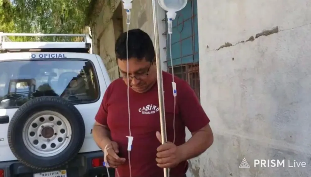 Un paciente recibe su tratamiento de quimioterapia en afueras del exhospital del Quemado en Tarija. Foto: El País de Tarija