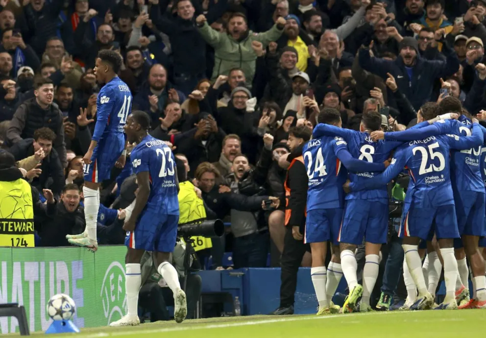 Los jugadores del Chelsea festejan uno de sus goles. Foto: EFE.