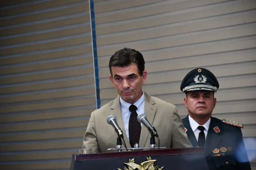 Presidente Rodrigo Paz durante el acto de posesión del nuevo Procurador del Estado. Foto: APG 