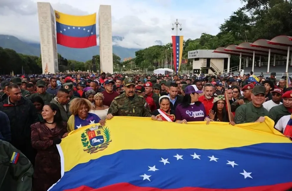 Maduro en la Gran Marcha Bicentenario de la Espada del Perú este martes, en Caracas. Foto: EFE