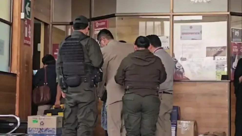 Fiscalía allana oficinas del Tribunal Constitucional Plurinacional en Sucre. Foto: Red Uno