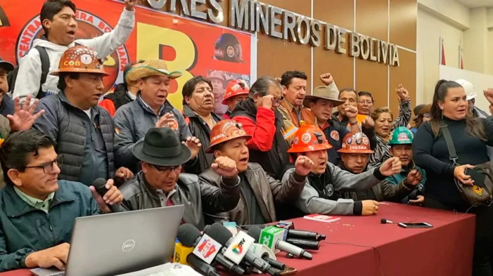 La dirigencia en conferencia de prensa. FOTO: Erbol