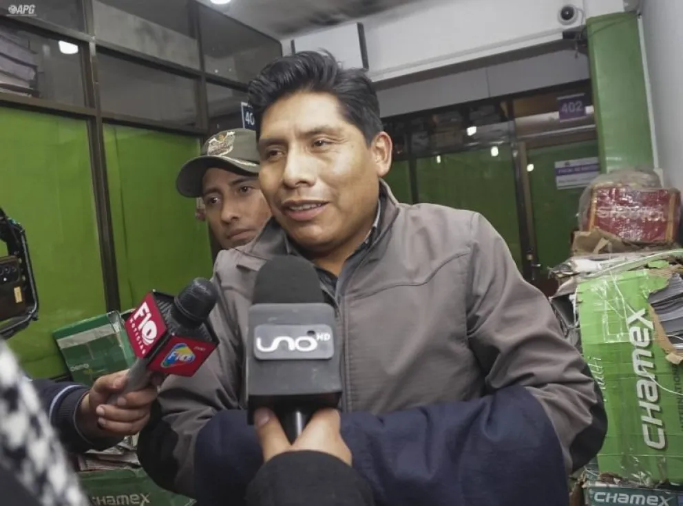 El exgerente de Emapa, siendo trasladado en la Fiscalía tras ser aprehendido. Foto: Archivo / APG