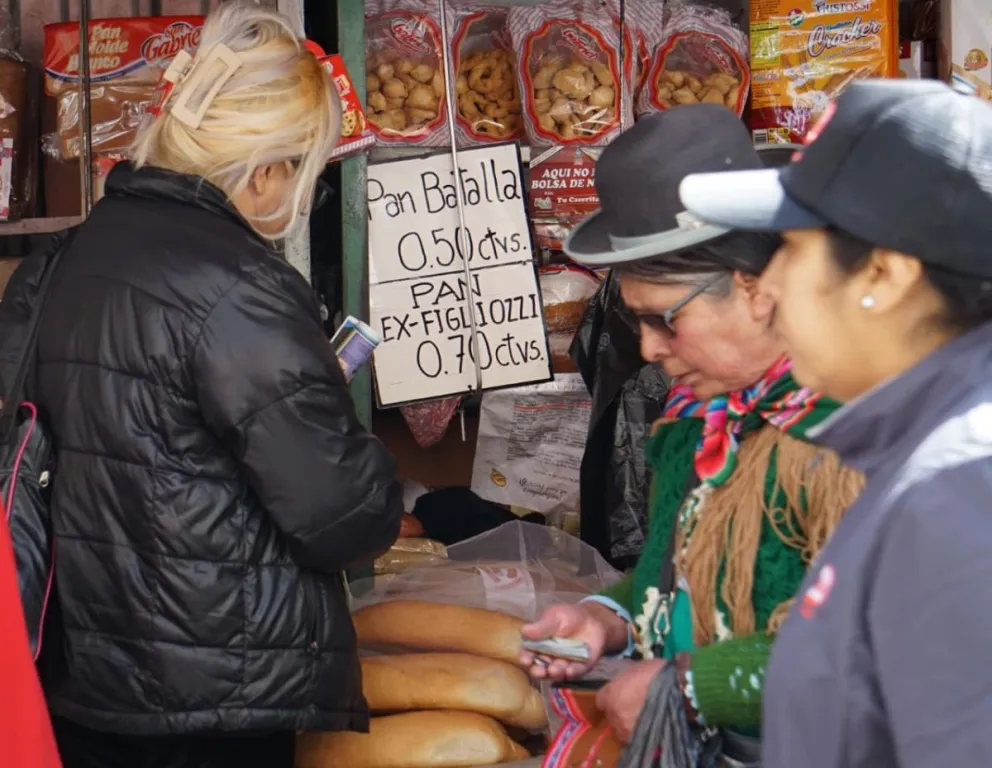 Una venta de pan en La Paz ayer, jueves. Foto: APG