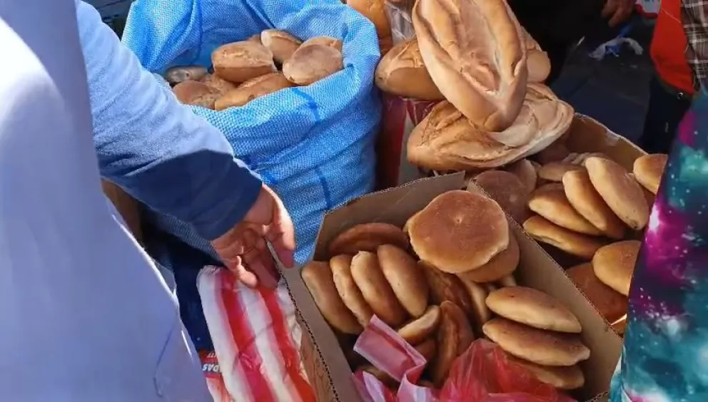 Una venta de pan en La Paz en una captura de video.