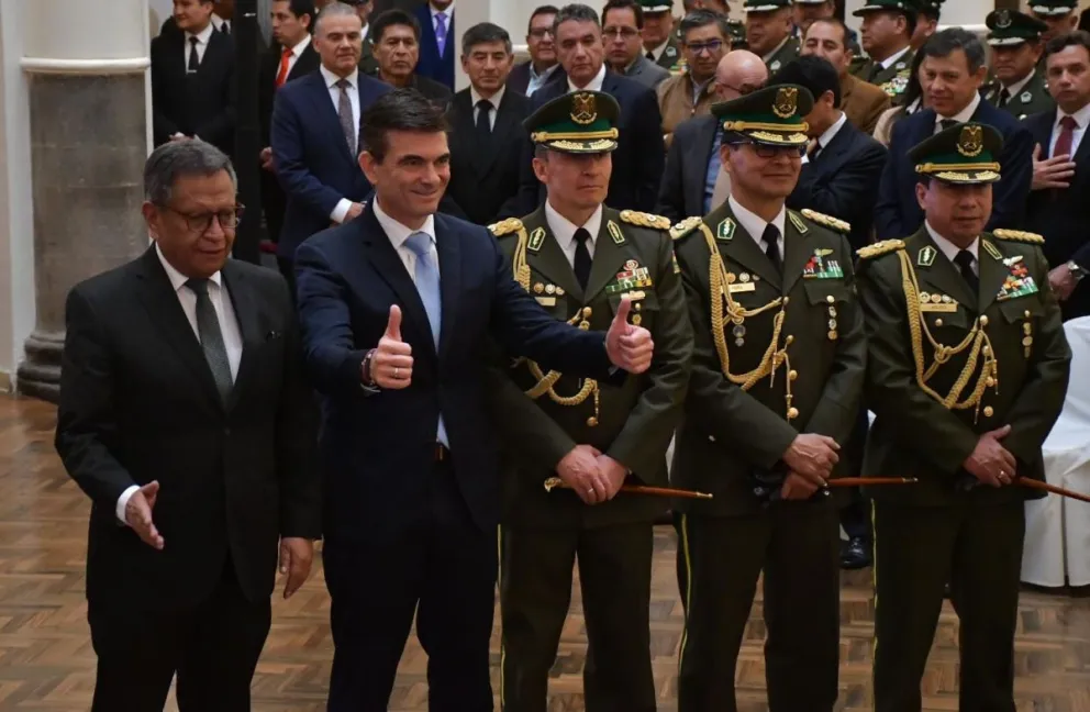 El presidente posesiona al nuevo alto mando policial este viernes. Fotos: APG