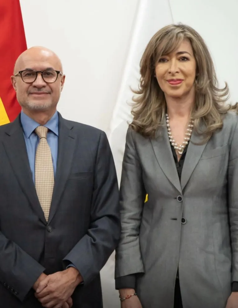 La periodista Ximena Galarza junto al ministro de la Presidencia, José Luis Lupo. Foto: José Luis Lupo 