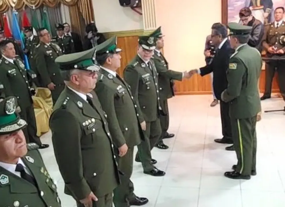 Las autoridades policiales fueron posesionadas por Marco Antonio "Tuco" Oviedo. Foto: Captura de video