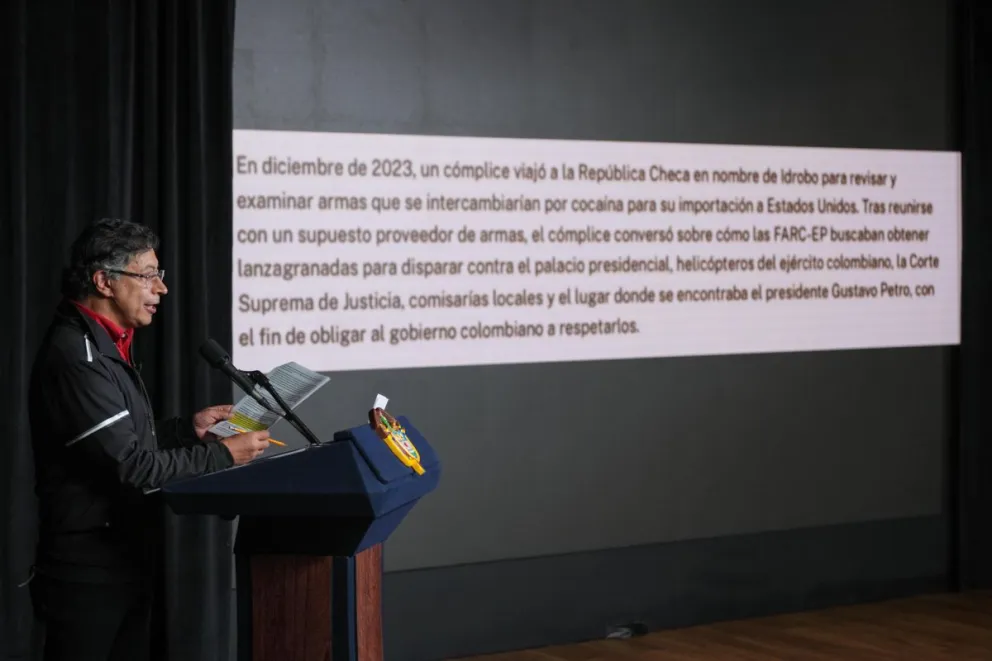 Fotografía cedida por la Presidencia de Colombia de su mandatario, Gustavo Petro, hablando durante una alocución este viernes, en Bogotá (Colombia). Foto: EFE
