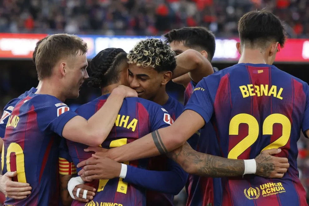 Jugadores del Barcelona festejan uno de sus goles. Foto: EFE.