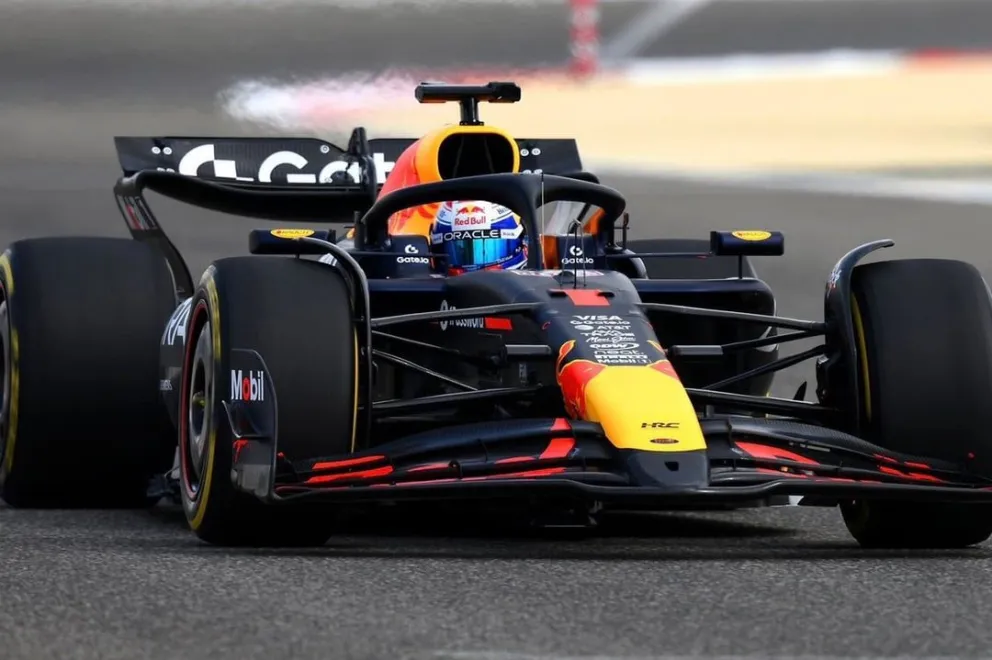 Verstappen con su Red Bull en el Gran Premio de Qatar. Foto:RD