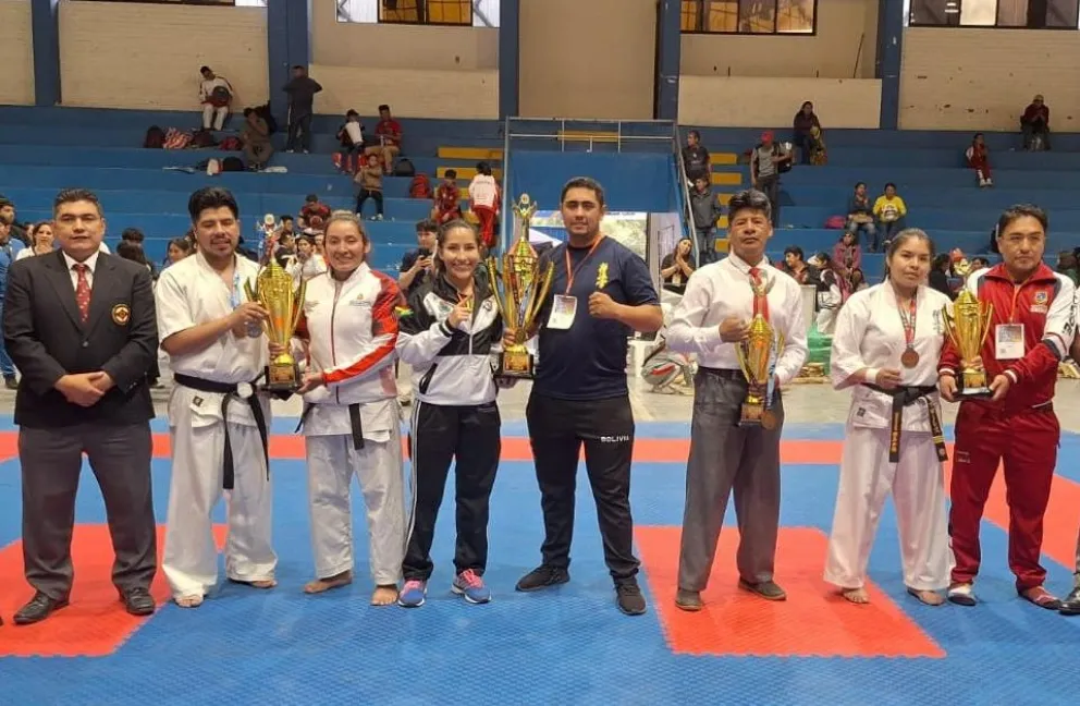 Los premiados del campeonato. Foto: Feboka.