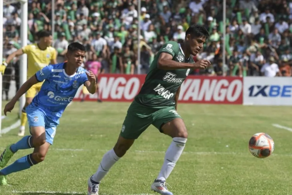 ORIENTE PETROLERO RETOMA EL CLÁSICO CRUCEÑO: Vence 3 a 1 a Blooming en una tarde llena de fútbol ORIENTE PETROLERO RETOMA EL CLÁSICO CRUCEÑO: Vence 3 a 1 a Blooming en una tarde llena de fútbol