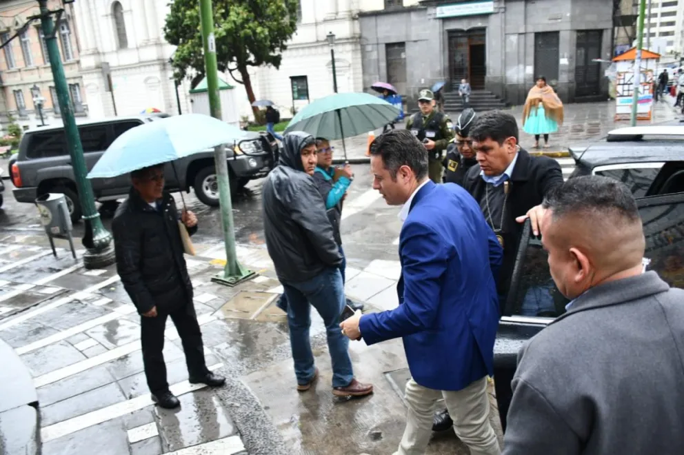 El vicepresidente Edmand Lara, ese lunes al llegar a la Vicepresidencia. Foto: APG