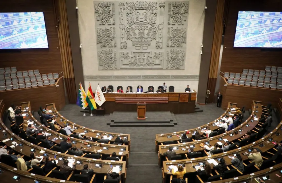 Sesión de la Asamblea Legislativa, Lara está en la testera. FOTO: Vicepresidencia del Estado Plurinacional