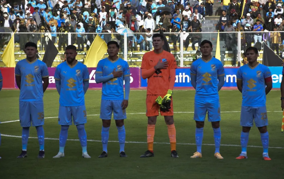 Jugadores de Bolívar previo al clásico paceño. Foto: APG.