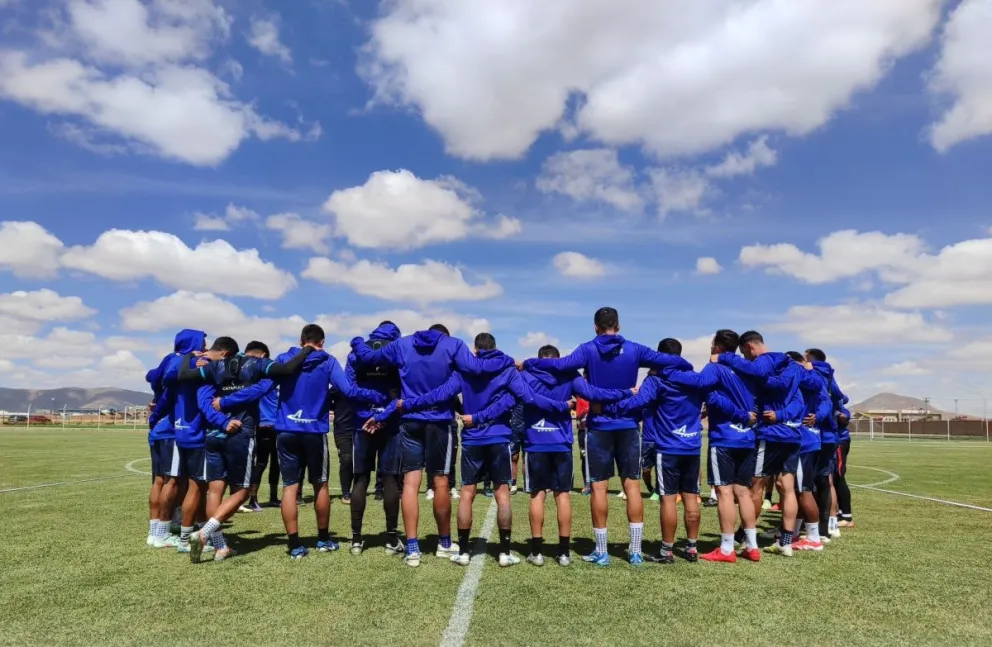 El plantel orureño previo a su entrenamiento. Foto: GV San José.