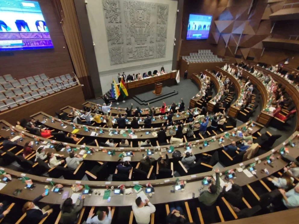 La sesión entró en cuarto intermedio durante la noche. Foto: Archivo