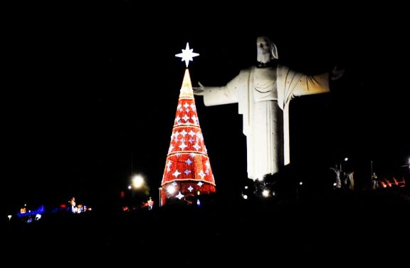 Decoraciones navideñas en Cochabamba: luces y color. Fotos: APG  