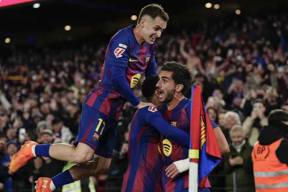 Los jugadores del Barcelona celebran uno de sus goles. Foto: EFE.