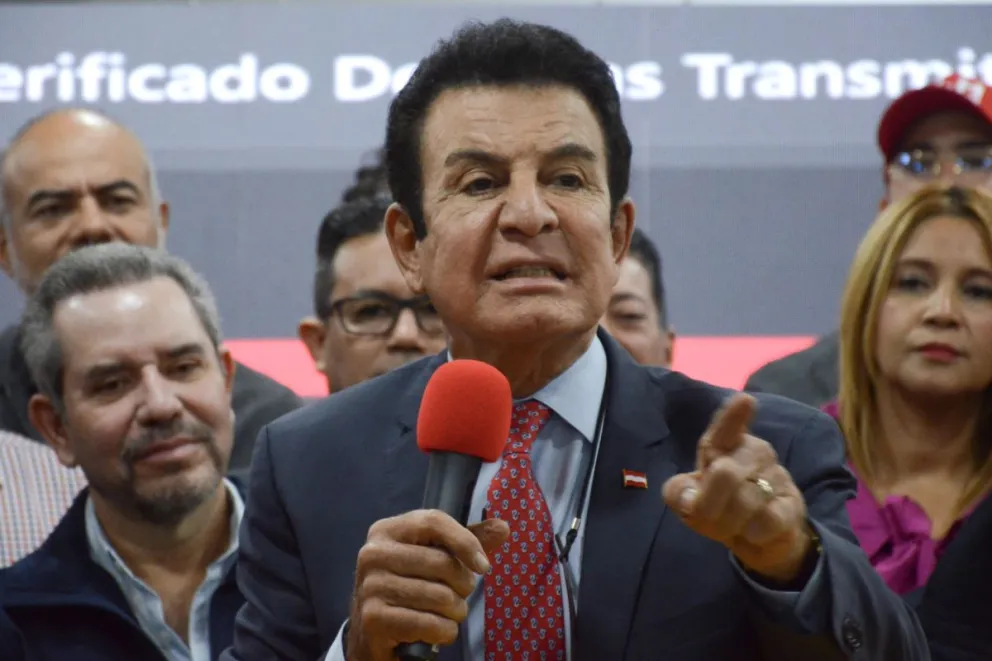 Salvador Nasralla este martes durante la presentación de la copia de la actas de votación. Foto: EFE