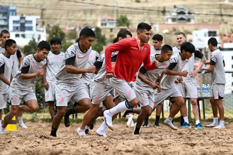 El plantel de Always durante su trabajo en la arena. Foto: Club Always Ready.
